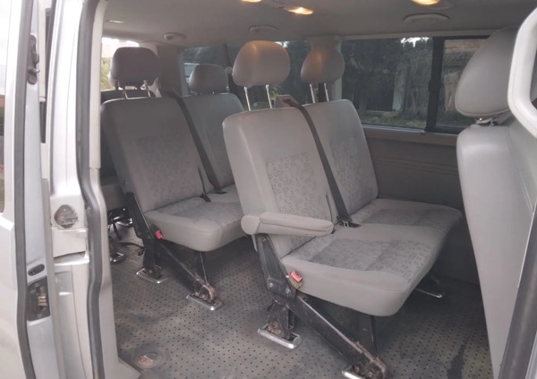 Volkswagen Caravelle cena 36900 przebieg: 296000, rok produkcji 2004 z Działoszyn małe 254